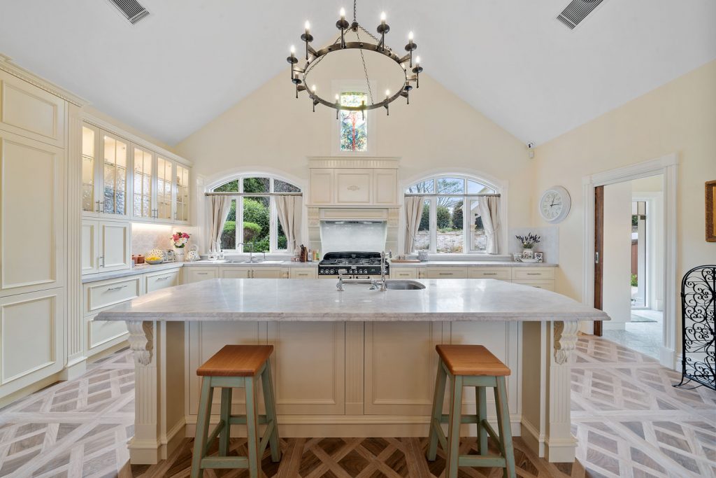 Harlor Building Timeless Country Retreat Kitchen